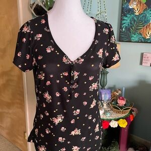 N.Y.L.A. Black Short Sleeve Floral Button V-Neck Top
